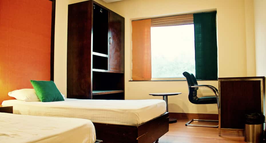 Double Bed AC Private Room with Ensuite Bathroom at Stops Delhi, New Delhi 2